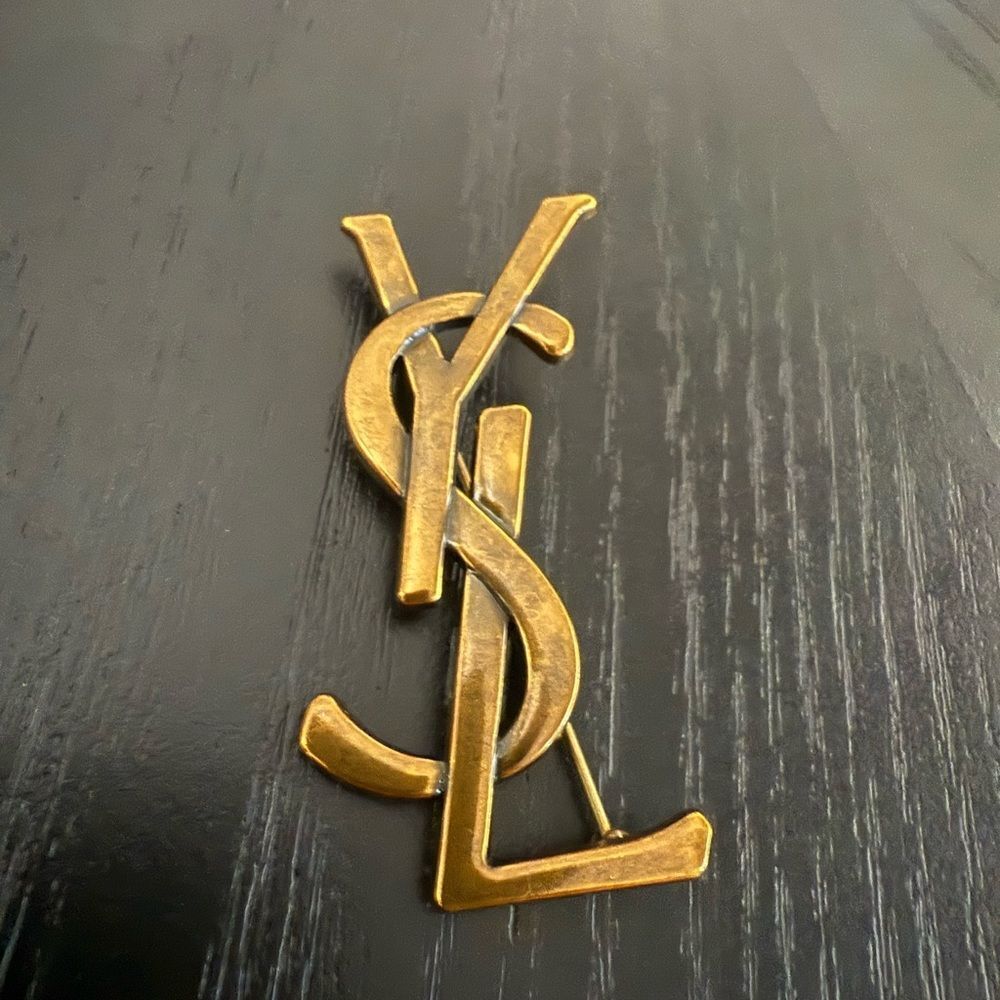 New ysl Gold Interlocking Logo brooch no box